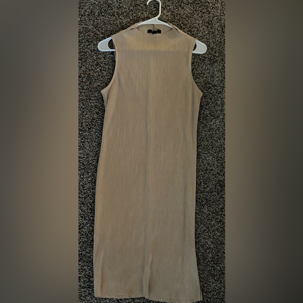 Elegant Beige/Gold Sleeveless Dress